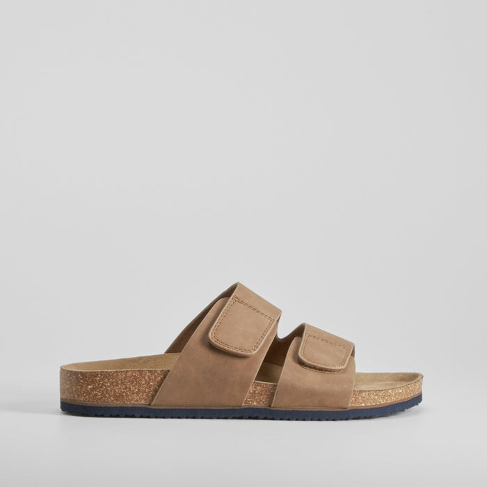 Sandalia bio con velcro marrón NYC