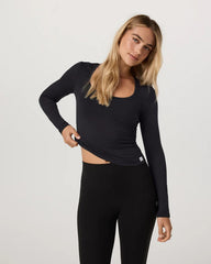 VUORI LONG SLEEVE HALO ESSENTIAL SCOOP SOLID BLACK WOMENS SHIRT