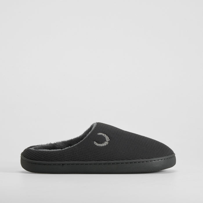 Zapatilla casa laurel bordado negra OLYNE