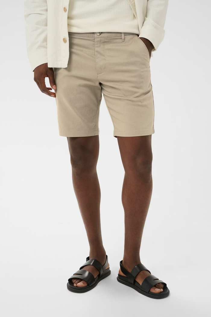 Thomas Shorts in Taupe