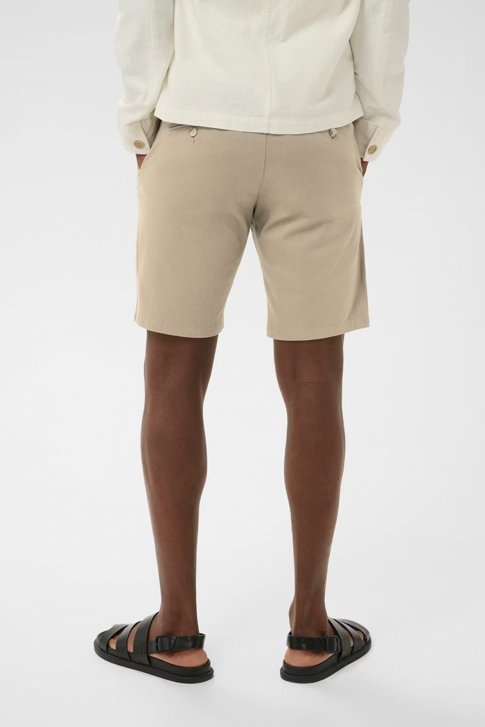 Thomas Shorts in Taupe