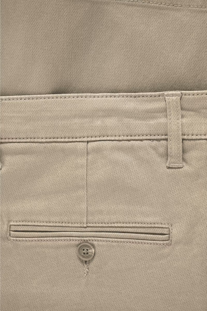 Thomas Shorts in Taupe